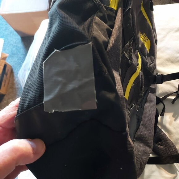 North Face Recon Backpack, Black/Yellow, 30 Liters - Picture 8 of 8